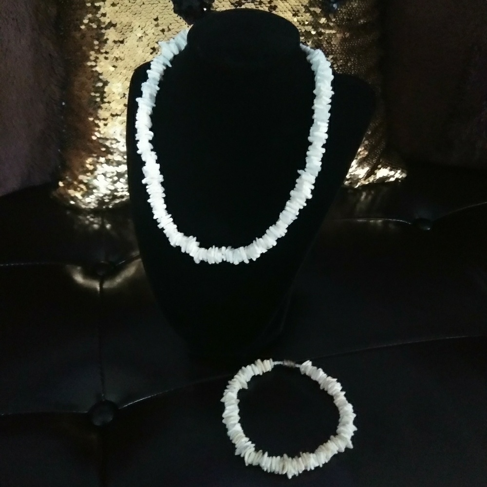 Necklace and bracelet set